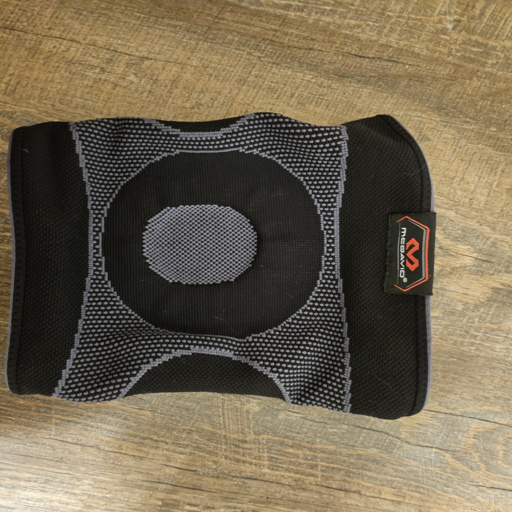 McDavid Black and Gray Knee Support